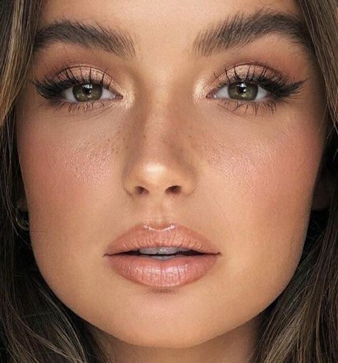 90s Supermodel Makeup, Supermodel Makeup, Soft Glam Wedding Makeup, Soft Glam Wedding, Engagement Photo Makeup, Doe Eye Makeup, Makeup For Small Eyes, Prom Makeup For Brown Eyes, Ball Makeup