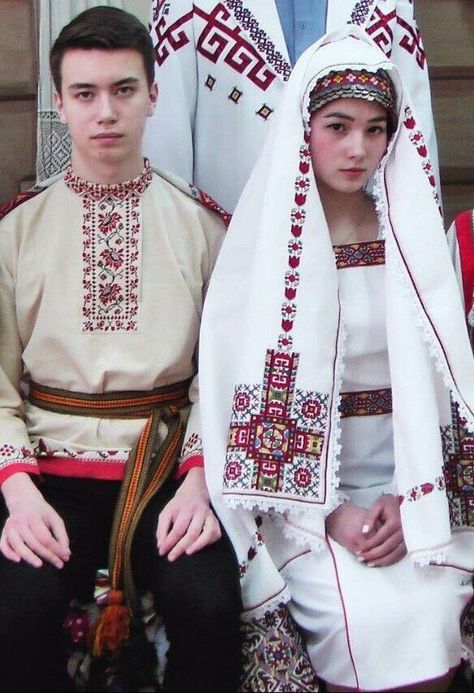 Lithuanian Clothing, Estonian Clothing, Slavic Clothing, Costumes Around The World, Russian Culture, Folk Clothing, Folk Dresses, Traditional Wedding Dresses, Traditional Attire