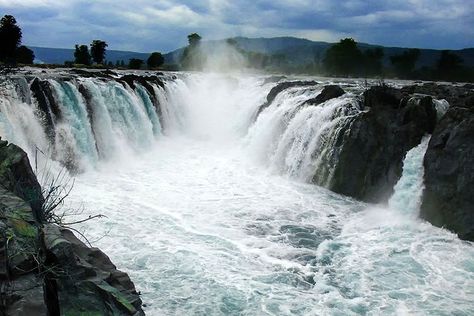 Hogenakkal falls - All You Need to Know about Hogenakkal Waterfalls - Travelmax Hogenakkal Falls, Bangalore Photography, Rocky Landscape, River Trip, Western Ghats, One Day Trip, Hill Station, Adventure Camping, Beautiful Waterfalls