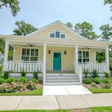 Seaside Cottage Exterior, Teal Front Door, Beach Bungalow Exterior, Painted Lady House, Front Veranda, Florida Bungalow, Beach Cottage Exterior, Bay Cottage, Character Homes