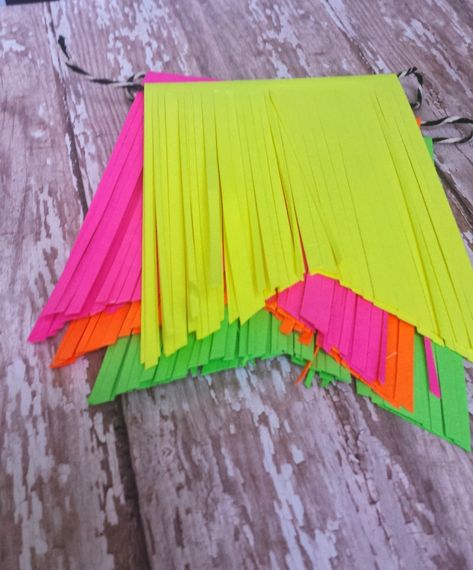 Diy Neon Party, School Dance Themes, Dance Party Decorations, Glow Party Decorations, Neon Party Decorations, 80s Party Decorations, Neon Crafts, Glow In Dark Party, Neon Birthday Party