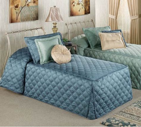 Where to find MCM-style quilted fitted bedspreads — now in six retro colors Fitted Bedspread, Vintage Style Bedroom, Vintage Bedroom Styles, Bed Cover Design, Retro Bed, Floral Bedspread, Mid Century Bedroom, Twin Bedspreads, Coastal Bedding