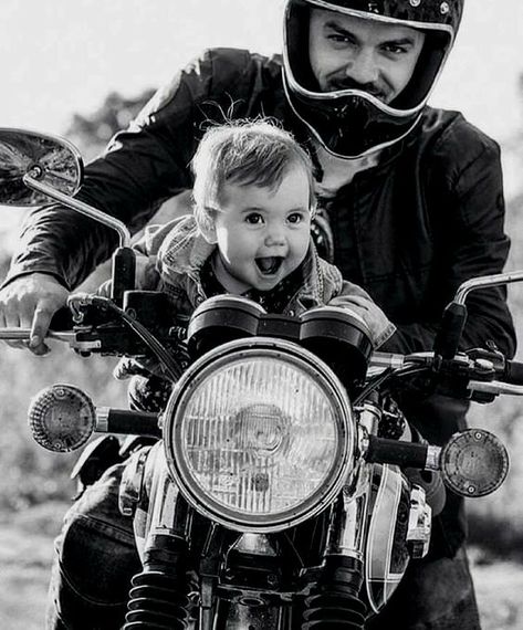 Biker Family Photoshoot, Biker Family, Motorcycle Baby, Motorcycle Couple, New Helmet, Cafe Racer Style, Flat Tracker, Bike Photoshoot, Motorcycle Pictures