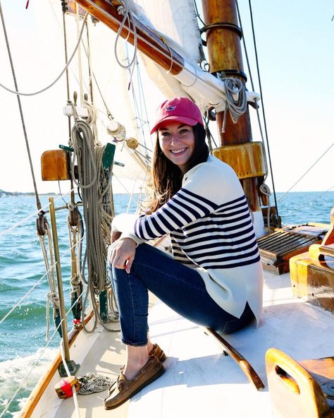 Carly Heitlinger, Boat Shoes Outfit, Carly The Prepster, Estilo Gossip Girl, Sperry Boat Shoes, Blue Inspiration, The Fourth Of July, Estilo Chic, Nautical Fashion