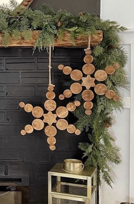 Decoracion Navidad Diy, Diy Christmas Craft Ideas, Mum Flowers, Snowflake Decor, Garden Mum, Christmas Craft Ideas, Flowers Growing, Mums Flowers, Wooden Snowflakes