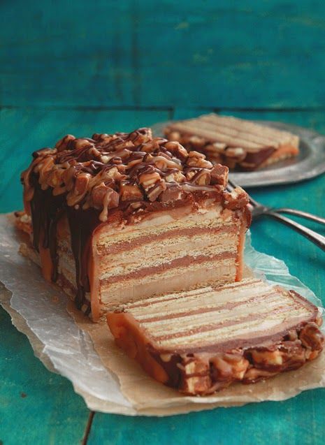 Snickers Cake, Food Bakery, Icebox Cake, A Piece Of Cake, Crazy Cakes, Think Food, Piece Of Cake, Yummy Sweets, Food Cakes