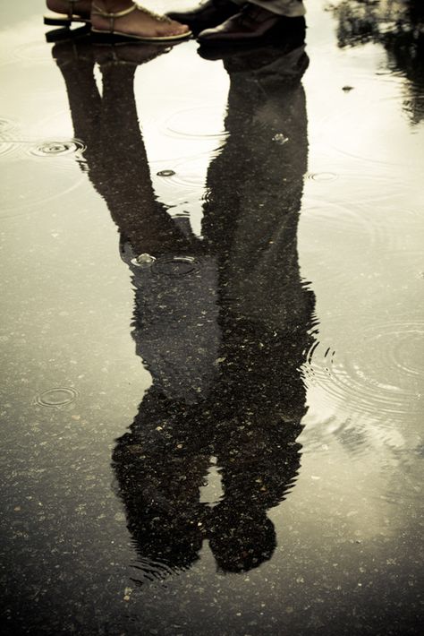 Kissing couple reflection Couple Reflection Photography, Rain Kiss Aesthetic, Kissing Silhouette, Couple In Rain, Rain Street, Romance Aesthetic, Reflection Photos, Kissing In The Rain, Mixed Signals