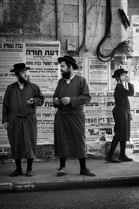 Jews People, Judaism Art, Jewish Artwork, Book Mood, A Simple Life, Black And White Picture Wall, Jewish Culture, Jewish History, Jewish Art