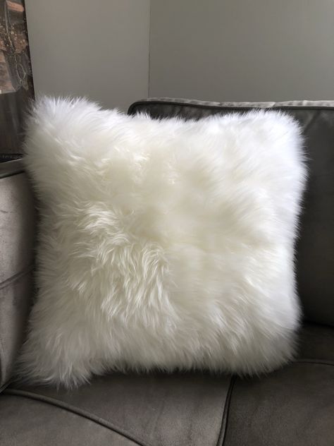 Cute Cozy Pillows, Big Fluffy Pillows, Bed Pillows Aesthetic, White Fluffy Pillows, Bedroom Pillows Decorative, Bedroom Decor Pillows, White Fluffy Pillow, Nice Pillows, Aesthetic Pillows