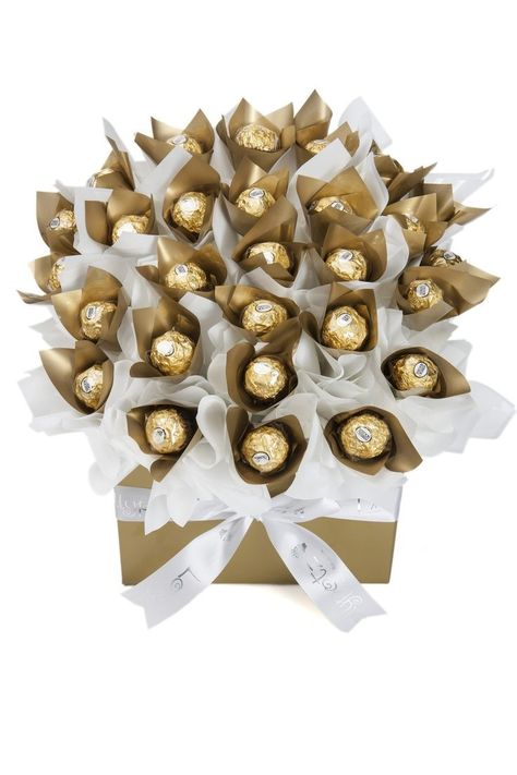 Egyptian Party, Chocolate Flowers Bouquet, Candy Bouquet Diy, Ferrero Rocher Chocolates, Bouquet Box, Sweet Trees, Sweet Bouquet, Flower Box Gift, Edible Arrangements