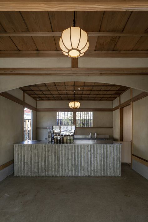 SNOW PEAK LAND STATION Kyoto Arashiyama by cafe co. — IDREIT® | interior design magazine Caffe Design, Interior Design Japanese, Cafe Japan, Cafe Counter, Coffee Shop Photography, Wood Repair, Outdoor Shop, Interior Display, Snow Peak