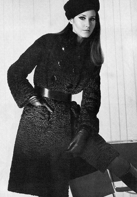 Merle Lynn in a slim double-breasted Southwest African Persian lamb coat, photo by Henry Clarke for Vogue UK, 1967 Lash Branding, 50's Dresses, Carmen Dell'orefice, St Maria, Fashion 50s, High Fashion Models, Vintage Runway, 50's Style, Fur Coat Vintage