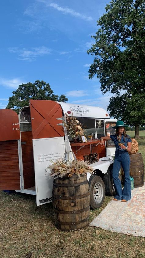 horse-trailer-bar-in-north-texas Vintage Horse Trailer, Converted Horse Trailer, Mobile Bars, Coffee Trailer, Coffee Van, Coffee Truck, Horse Trailer, Mobile Bar, Vintage Horse