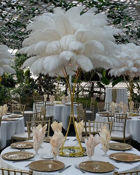 Create a luxurious ambiance at your event with our elegant white ostrich feather centerpieces. Perfect for weddings and upscale gatherings, these stunning arrangements add a touch of sophistication and grandeur to any setting. ✨🤍 • • • #rentfeathers #tablecenterpiece #weddingtablesetting #tablestyling #tablescape #weddingdecor #ostrichfeathers #ostrichfeathercenterpiece #greatgatsby #greatgatsbyparty #whitetablecentrepiece Feather And Flowers Centerpieces, Black Ostrich Feather Centerpiece, Wedding Feathers Decorations, Swan Lake Wedding Theme, Feather Wedding Ideas, White Feather Centerpieces, Moonlight Masquerade, Great Gatsby Decorations, Gatsby Decorations