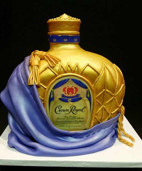 MoniCakes: Crown Royal bottle cake Monica Vinson is an AMAZING cake decorator........love love her work!!! Crown Royal Cake, 50th Birthday Cakes For Men, Liquor Cake, Crown Apple, Crown Royal Bottle, 22nd Birthday Cakes, Alcohol Cake, Royal Cakes, Bottle Cake