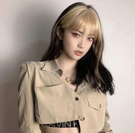 9 Chic Japanese Hairstyles Trend That You Need To Try in 2024 Blonde Bangs And Underneath, Inner Dyed Hair, Colorblock Hair With Bangs, Silver Hair Bangs, Double Hair Color, Black Hair With Blonde Bangs, Black Hair Blonde Bangs, Skunk Hair With Bangs, Front Bangs Dyed