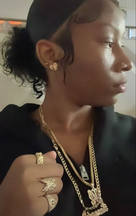 ˚୨୧⋆ @bella2angel La Gold Jewelry, La Jewelry Aesthetic, Gold Jewelry Black Women, Jewelry Black Women, Cali Jewelry, Custom Gold Jewelry, La Jewelry, Xoxo Jewelry, Dope Jewelry Accessories