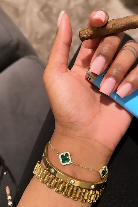 Rolling Up Aesthic, Dope Jewelry Accessories, Pretty Pens, Puff And Pass, Square Acrylic Nails, Jewelry Lookbook, Long Acrylic Nails, Girly Jewelry, Pretty Selfies