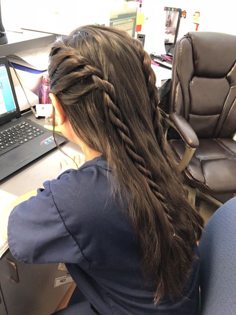 Khaleesi Rope Braid on Brown Hair 😍 Khaleesi Braids, Norse Hairstyles, Rope Hairstyles, Hairstyle Sketches, French Rope Braid, Rope Braid Hairstyles, Rope Twist Braids, Targaryen Hair, Khaleesi Hair