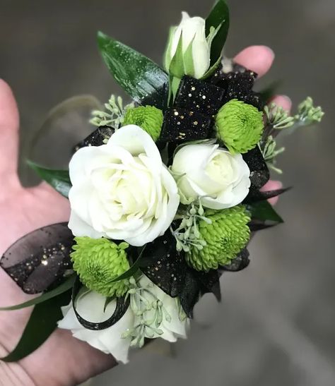 Prom Corsage Diy, White Wrist Corsage, Corsage Diy, Succulent Corsage, Homecoming 2023, Hoco 2023, Simple Boutonniere, Prom Outfits For Guys, Green Boutonniere