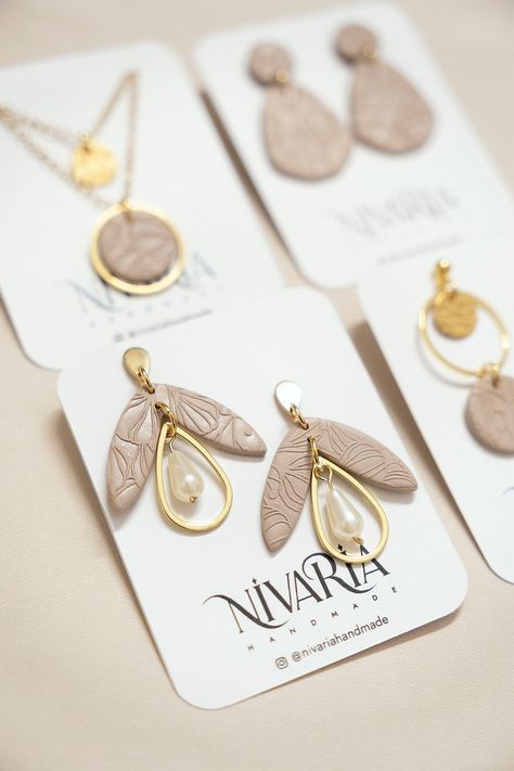 Jewelry Packing Ideas, Elegant Gold Jewelry, Small Business Ideas Products, Neutral Earrings, Handmade Pendant Necklace, Light Weight Jewelry, Packing Jewelry, Magical Jewelry, Earrings Elegant