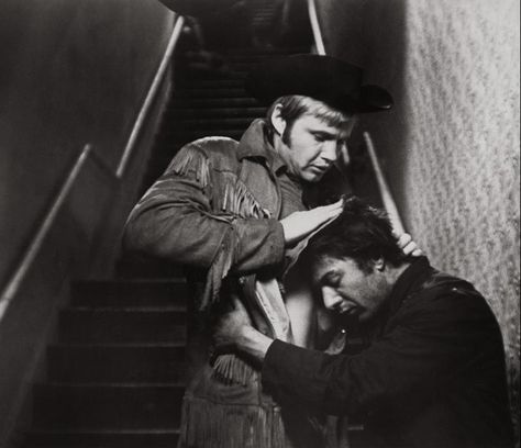 Jon Voight, Dustin Hoffman - Midnight Cowboy (1969) John Voight, Jon Voight, John Barry, Midnight Cowboy, New Cinema, Dustin Hoffman, Historical Movies, Celebrity Photography, Baby Cowboy