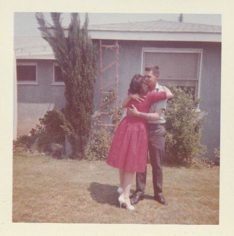 50s Aesthetic, Old Fashioned Love, Found Photos, Vintage Couples, Everyday People, Vintage Polaroid, Vintage Americana, Old Love, Vintage Life