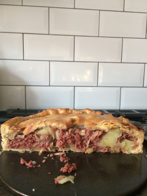 Canned Corned Beef Recipe, Corned Beef Pie, Beef Pie, Canned Corned Beef, Welsh Recipes, British Cooking, Beef Pies, Corned Beef Recipes, Scottish Recipes