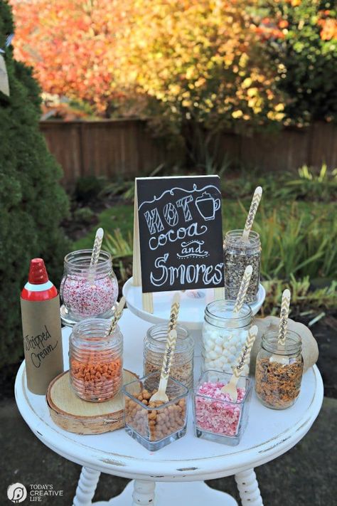 Sweet 16 Bonfire, Bonfire Backyard, Backyard Bonfire Party, Bonfire Birthday Party, Bonfire Birthday, Smores Party, Campfire Party, Fall Bonfire, Backyard Bonfire