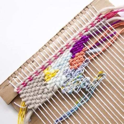 Make Your Own Weaving Loom! | Craft Gawker | Bloglovin’ Circle Loom, Weaving Tutorial, Diy Weaving, Weaving Loom, Weaving Projects, Yarn Projects, Weaving Art, Crafty Craft, Loom Weaving