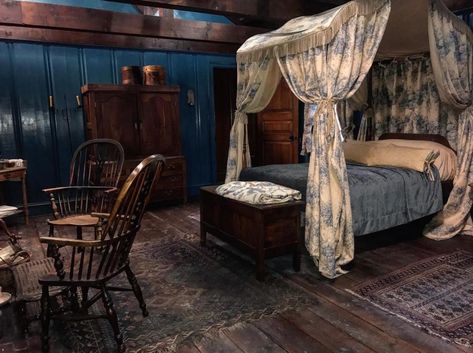 OUTLANDER HOMEPAGE on Twitter: "Unbelievable #Outlander #TheBigHouse… " Scottish Bedroom, Primitive Bedroom Ideas, Big Houses Interior, Primitive Bedroom, Colonial Decor, Big Houses, Bedroom Aesthetic, Bedroom Themes, So Much Love