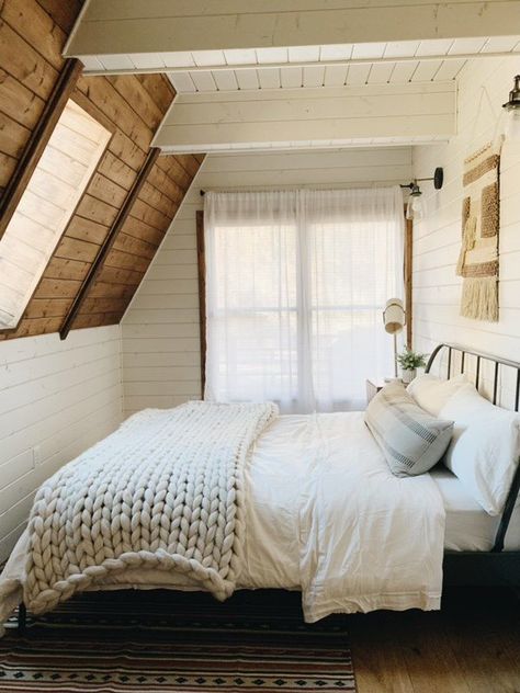 cozy cabin bedroom vibes Cozy Cabin Bedrooms, Cozy Cabin Bedroom, How To Decorate Home, Cabin Bedroom, Decorate Home, Bedroom Cozy, Attic Bedroom, Plywood Furniture, Cabin Design