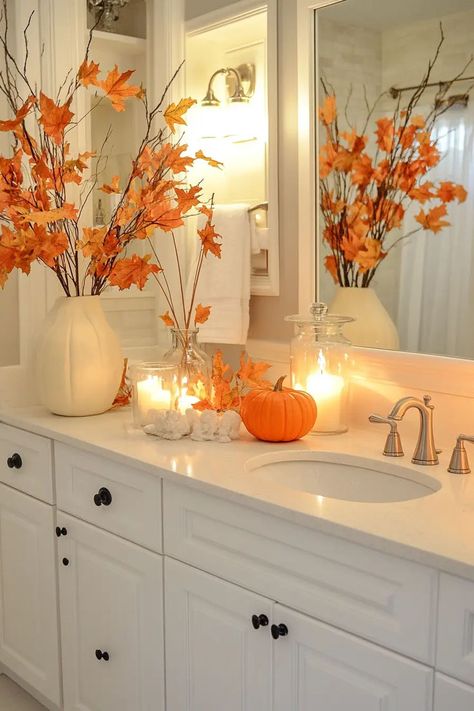 Compact fall decor bathroom small designs Autumn Decorations Indoor, Gothic Halloween Decorations, Warm Color Palettes, Indoor Fall Decor, Fall Apartment Decor, Halloween Bathroom Decor, Fall Bathroom Decor, Fall Bathroom, Halloween Bathroom