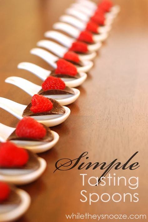 While They Snooze: Oscar Party Printables Tasting Spoon Desserts, Appetizers On Spoons, Dessert Tasting Party Ideas, Tasting Spoon Appetizers, Spoon Appetizers Ideas, Spoon Appetizers, Spoon Desserts, Fancy Desserts Presentation, Tasting Spoons