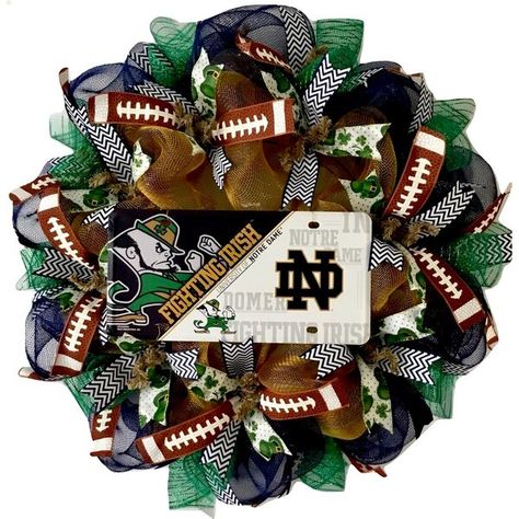 Alabama Football Wreath, Sunflower Wreath Diy, Sports Wreaths, University Of Notre Dame, Football Wreath, Wreaths And Garlands, Mesh Wreath, Wreath Crafts, Deco Mesh Wreaths