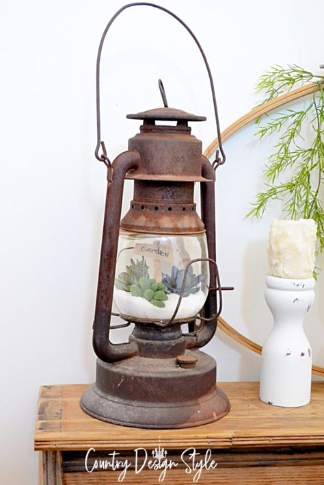 Vintage Lantern Decor, Upcycled Decor, Railroad Lanterns, Rusty Garden, Old Lanterns, Lantern Decor, Antique Lanterns, Lantern Ideas, Garden Hacks