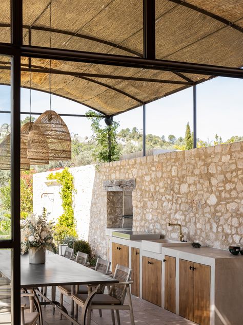 5 Ways to Create a Mediterranean Outdoor Kitchen | Livingetc Mediterranean Outdoor Kitchen, Alfresco Kitchen, Modern Backyard Landscaping, Modern Backyard, Gorgeous Gardens, Real Estate Development, Mediterranean Style, Architectural Elements, 5 Ways