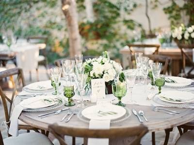 Elegant California Wedding By Erich Mcvey via Magnolia Rouge Colored Goblets, Romantic Wine, Erich Mcvey, Party Vibe, Swan House, Marriage Material, Glass Goblets, Elegant Garden, Wedding Green