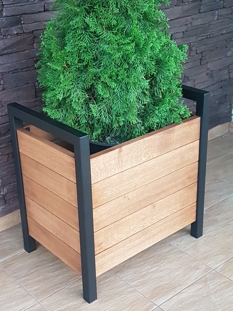 Planter Stand Ideas, Front Of House Plants, Wooden Ornament Ideas, Diy Planter Stand, House Plant Stand, Wooden Planter Stand, Diy Wood Planters, Box Planters, Planters For Indoor Plants