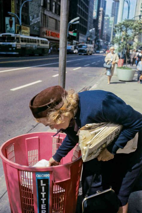 Photography: Vivian Maier, the color of mystery Vivian Maier Photography Color, Vivian Maier Street Photographer, Vivian Maier, Double Life, 20 Century, Drawing Inspo, Street Photographers, Colour Photograph, Life Images