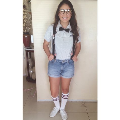 Nerd costume 🤓 Diy Nerd Costume Women, Nerd Costume Women, Nerd Costume Diy, Girl Nerd Costume, Nerd Costumes, Geek Costume, Nerd Costume, Spirit Week Outfits, Costumes College