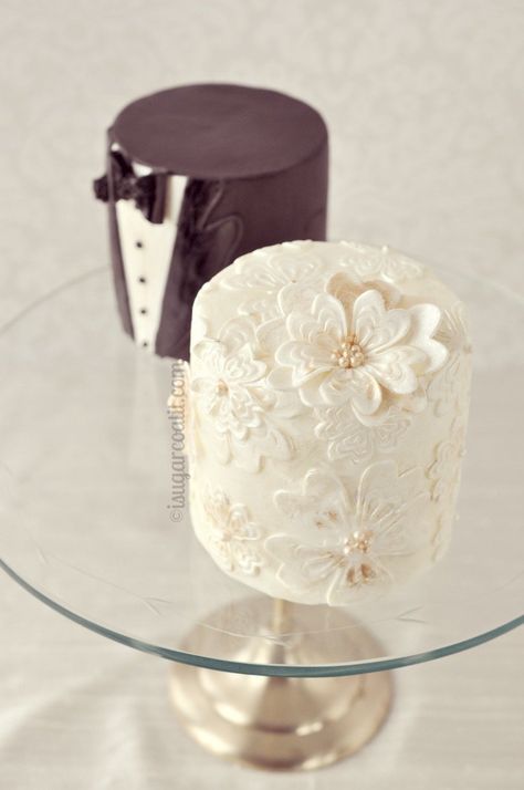 Vintage Pasta, Crazy Wedding Cakes, Wedding Shower Cakes, Patisserie Fine, Mini Wedding Cakes, Mini Torte, Cake Bridal, Groom Wedding Cakes, Cake Central