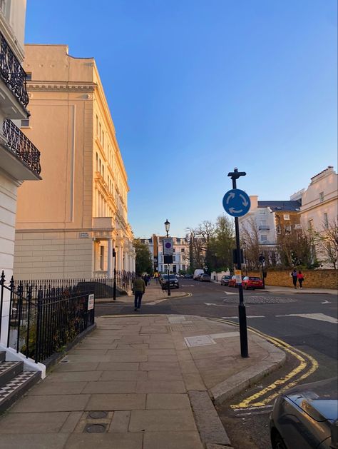 Walking Aesthetic, Sunset London, Hill City, West Side Story, Notting Hill, West Side, City Aesthetic, City Life, Walking