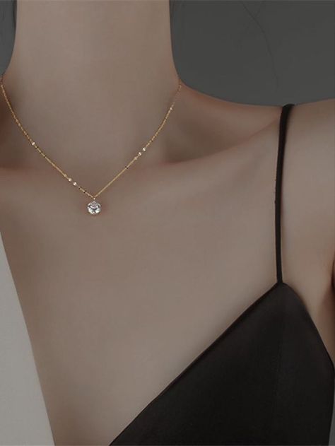 Unique Gold Jewelry Designs, Neck Pieces Jewelry, Pretty Jewelry Necklaces, Minimalist Accessories, Fancy Jewellery Designs, Women Anklets, Plain Blouse, Bridal Gold Jewellery Designs, Girly Accessories