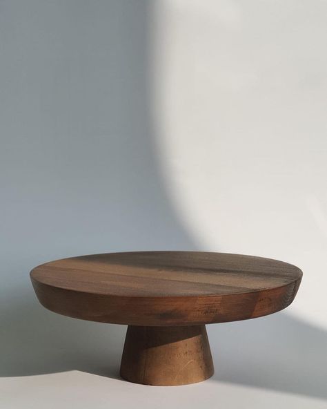 Handcrafted from stunning acacia and walnut woods, this beautiful cake stand. This cake stand brings out the natural beauty of the texture of wood and is designed to put your baked goods, fresh fruit or cheese plate where they deserve. . * Produced from solid walnut wood. FEATURES: Height: 11cm/4.3in Mouth Diameter: 28cm/11.02in Bottom Diameter: 8cm/3.1in Wood Cake Stand Wedding, Modern Cake Stand, Rustic Cake Stand, Rustic Wedding Cake Stand, Wood Wedding Cakes, Wooden Cake Stand, Cake Stand Wedding, Rustic Cake Stands, Wooden Cake Stands