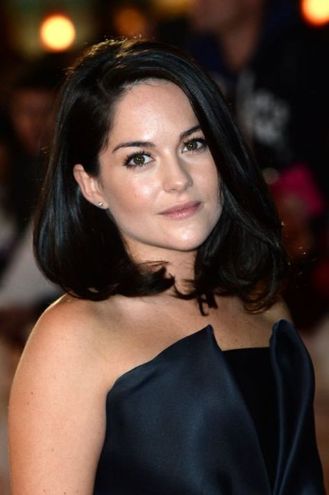 Sarah Greene attends the UK Premiere of 'Burnt' at Vue West End on October 28, 2015 in London, England. Bad Sisters, Eve Hewson, Sarah Greene, Sharon Horgan, Seasonal Color Analysis, Peinados Fáciles Para Cabello Corto, My Fair Lady, Anne Marie, Long Bob