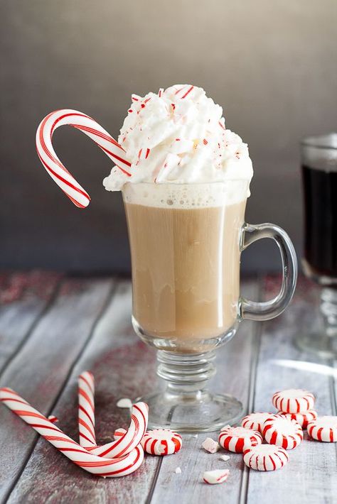 Homemade Peppermint Coffee Creamer Recipe - This Homemade Peppermint Coffee Creamer recipe is a festive way to enjoy your coffee and get more done during the holiday season. Sweet peppermint in hot coffee... Mmmm... Seriously so easy to make.  Peppermint coffee during Christmas is my absolute favorite! Peppermint Coffee Creamer, Homemade Pumpkin Spice Coffee, Peppermint Coffee, French Vanilla Creamer, Beverage Ideas, Keto Coffee Recipe, Homemade Coffee Creamer, Coffee Beverages, Coffee Creamers