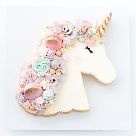 37+ Cute Unicorn Birthday Cake Ideas - Lattes, Lilacs, & Lullabies Cookie Cake Unicorn, Unicorn Cookie Cake, Savory Cakes, Buckwheat Cake, Unicorn Cookies, Italian Meringue, Unicorn Birthday Cake, Vanilla Sugar Cookie, Zucchini Cake