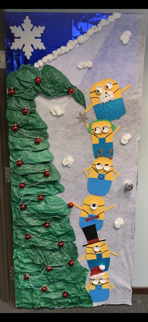 Christmas door decoration minions Minion Christmas Door Decorations, Minions Christmas Decorations, Minion Christmas Door, Minion Classroom Door, Minions Decorations, Minion Door Decorations, Christmas Door Ideas, Minions Christmas, Montessori Christmas