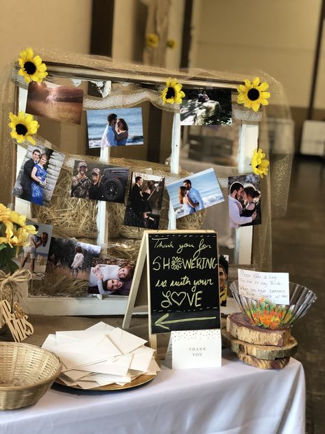 Rustic Sunflower Bridal Shower Decor, Sunflower Wedding Shower Decorations, Wedding Shower Sunflower Theme, Sunflower Bridal Shower Centerpieces, Fall Sunflower Bridal Shower Ideas, Boho Sunflower Bridal Shower Ideas, Rustic Sunflower Bridal Shower Ideas, Kitchentea Idees, Sunflower Wedding Shower Ideas